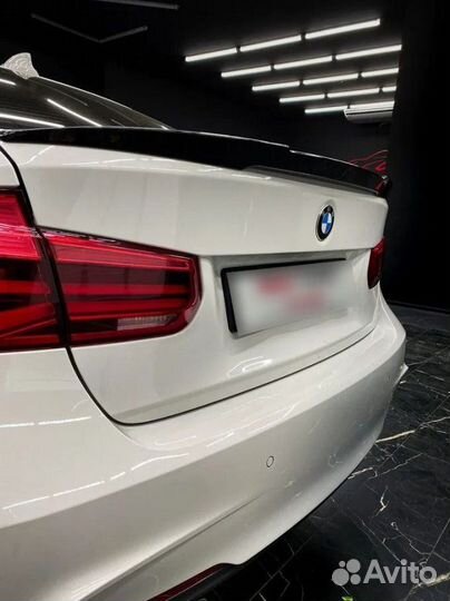 Спойлер M4 Style + Крышки зеркал в стиле M3 на BMW