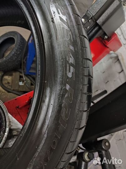 Pirelli P Zero 275/45 R21 и 315/40 R21 111Y