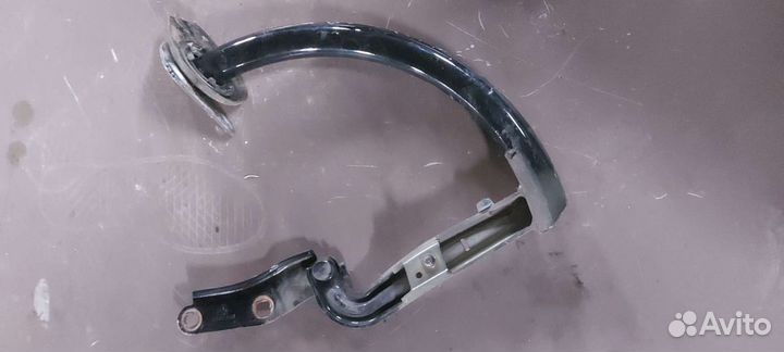 Петля багажника на Volkswagen Passat B6