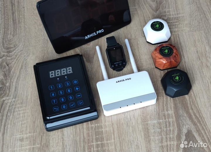 Кнопка вызова персонала и пейджер официанта