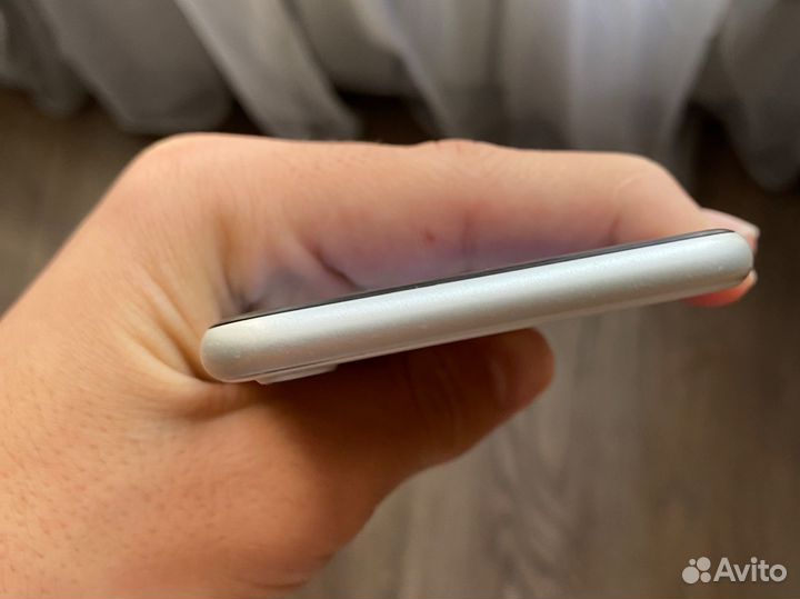 iPhone SE (2020), 64 ГБ