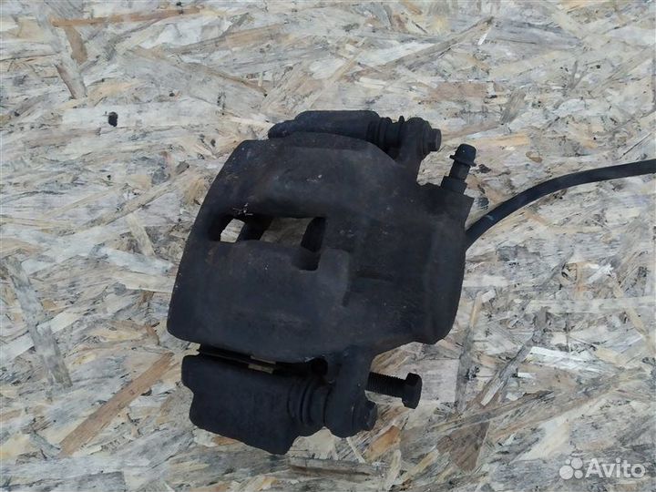 Суппорт передний левый Mercedes C-Class W203