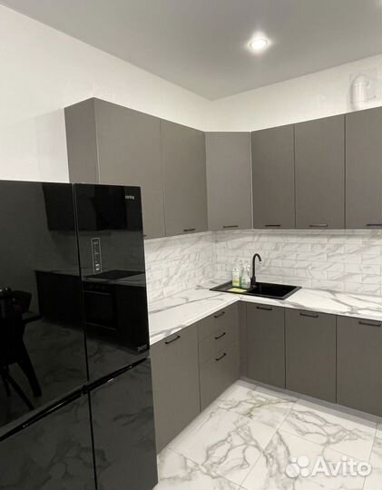 Кухня угловая серая