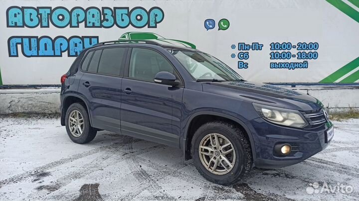 Обшивка стойки средняя правая Volkswagen Tiguan 5N