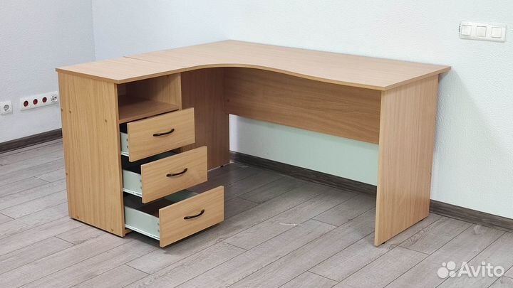 Стол офисный угловой с тумбой