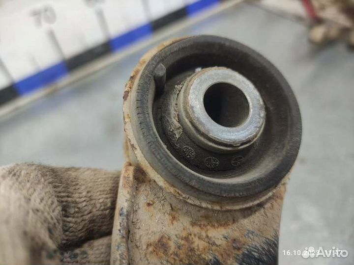 Рычаг верхний передний правый Mitsubishi Pajero