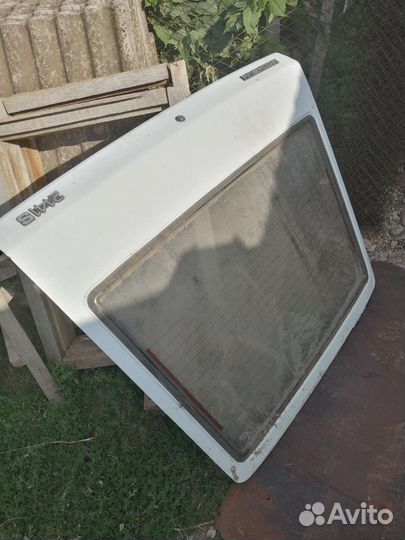 Задняя дверь багажника на москвич 2141