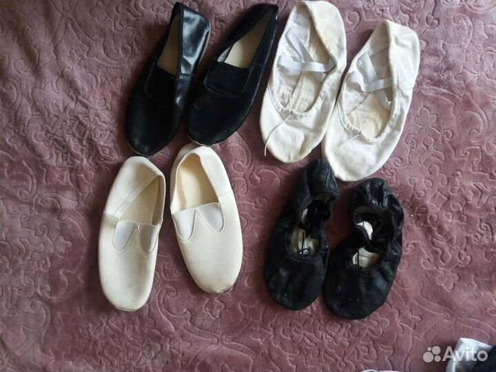 2 Купальника спортивных и чешки 4 пары