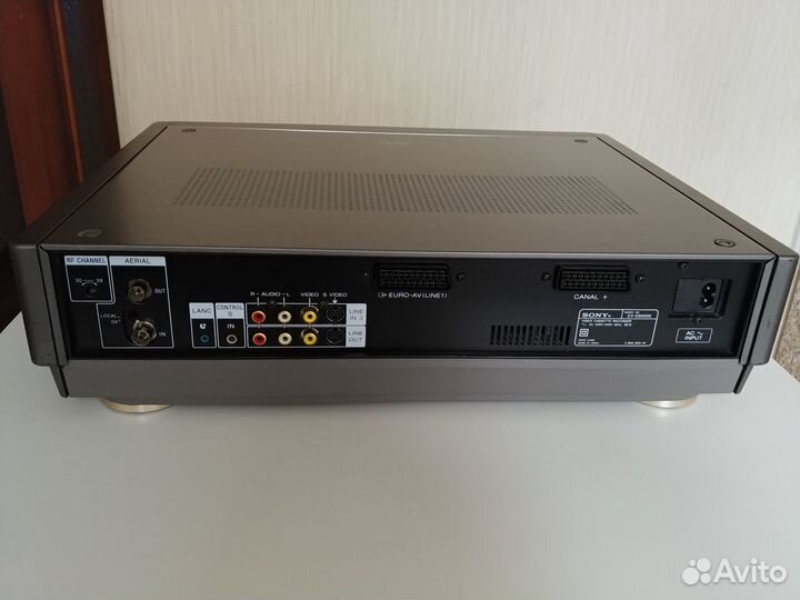 Видеомагнитофон Sony EV-S9000E