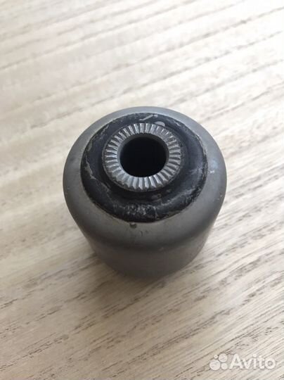 Сайлентблок переднего нижнего рычага BMW