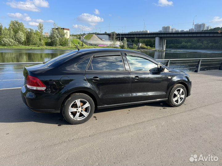 Volkswagen Polo 1.6 AT, 2015, 130 000 км