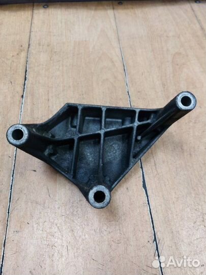 Кронштейн двигателя Opel Corsa C Z12XEP 2005