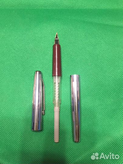 Ручка перьевая с золотым пером