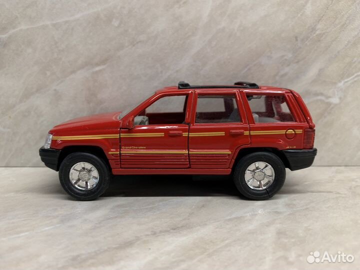 Модель Jeep Grand Cherokee. Welly. Красный