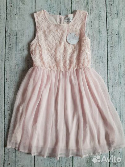 Нежное платье без рукавов рост 146