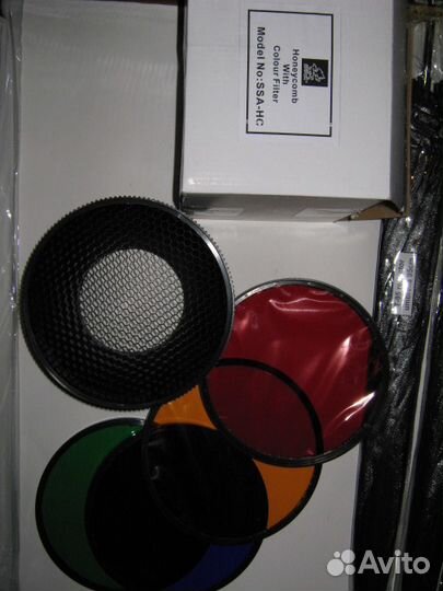 Сотовая насадка с цветными фильтрами для вспышки