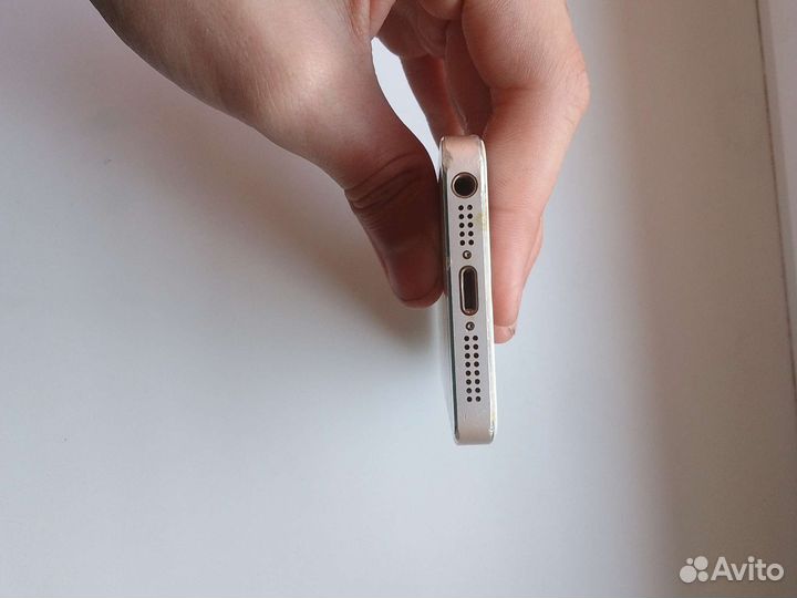 Телефон iPhone 5s