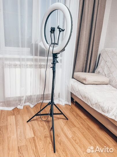 Продаю Кольцевая лампа 45 см с усиленным штативом