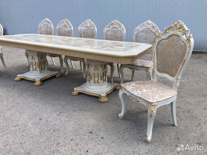 Стол и стулья