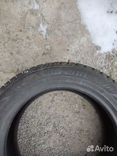 Продам одно зимнее колесо laufenn 215/55 R 17