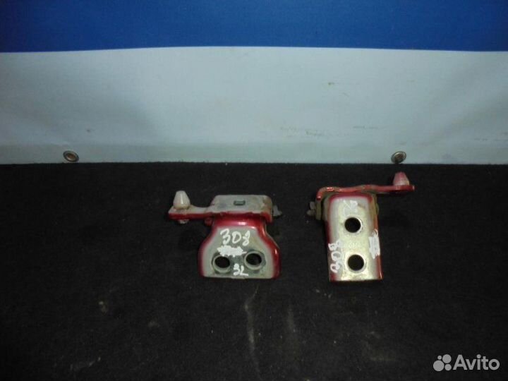 Петля задняя левая Peugeot 308 2007-2015