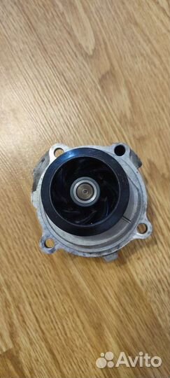 Помпа водяная Skoda Octavia A5 1.6 BSE