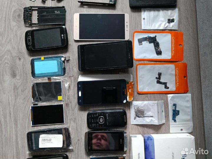 Телефонные запчасти и не только