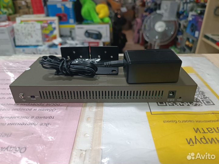 Коммутатор Tenda TEG1016M неуправляемый 16-портов