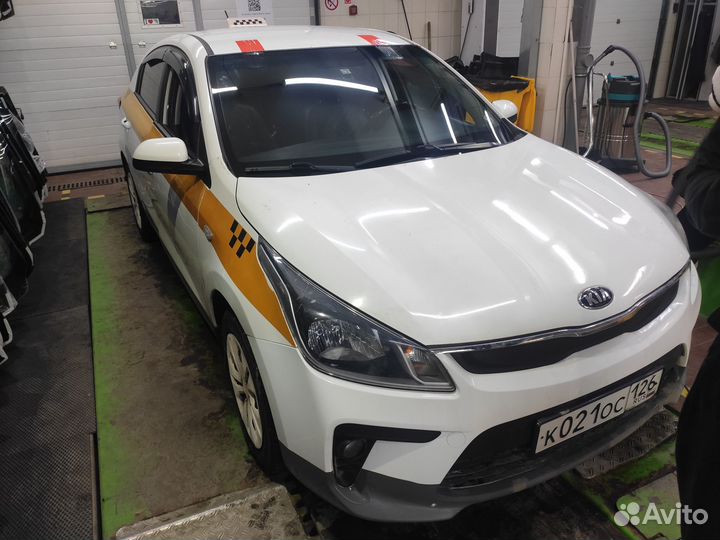 Лобовое стекло Kia Rio 4 с полным обогревом