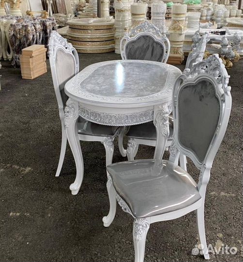 Кухонный стол и стулья