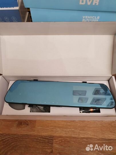 Видеорегистратор на зеркало заднего вида