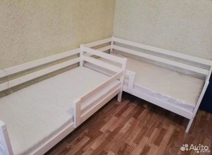 Кровать детская из массива