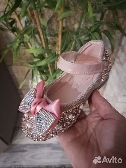 Туфли для девочки новые