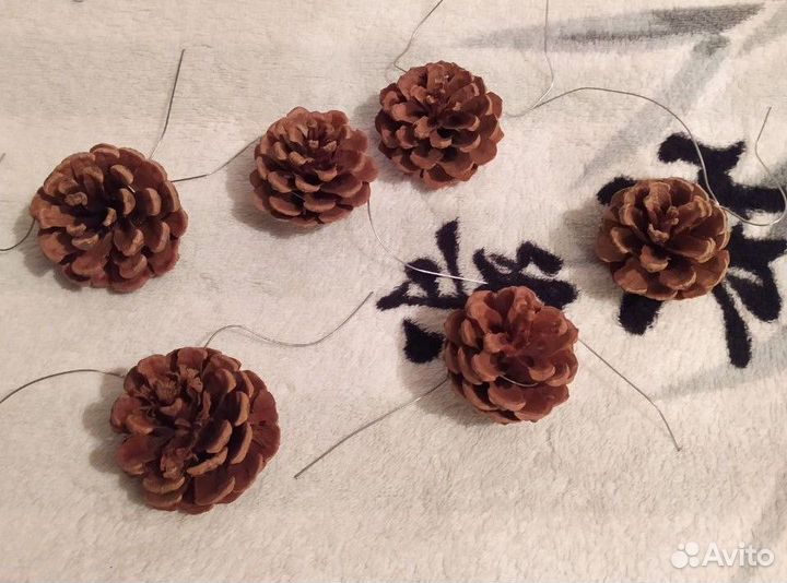 Новогодние игрушки - шишки