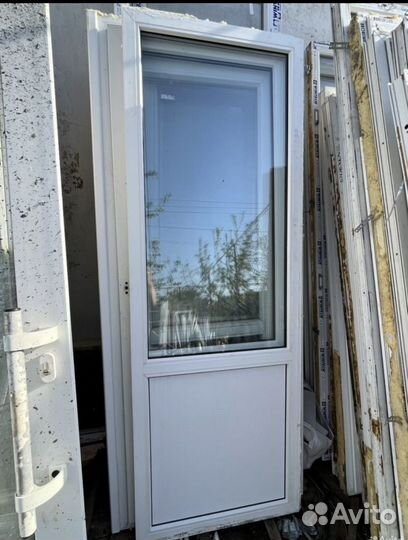 Балконная дверь с окном