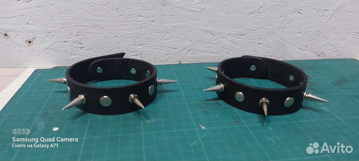 Браслет с шипами