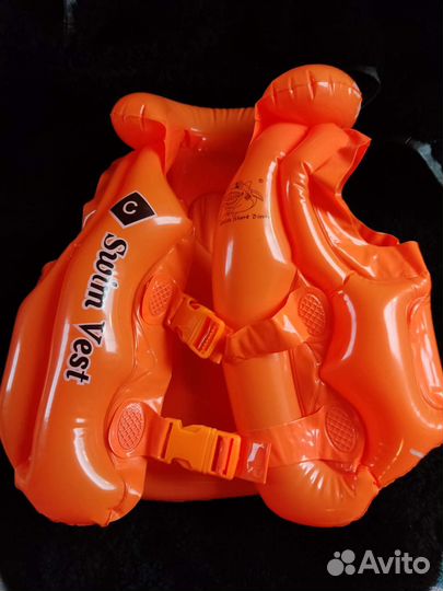 Детский спасательный жилет на 3-4 года