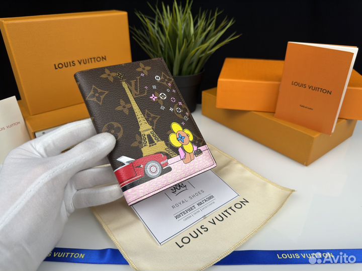 Обложка для паспорта Louis Vuitton женская