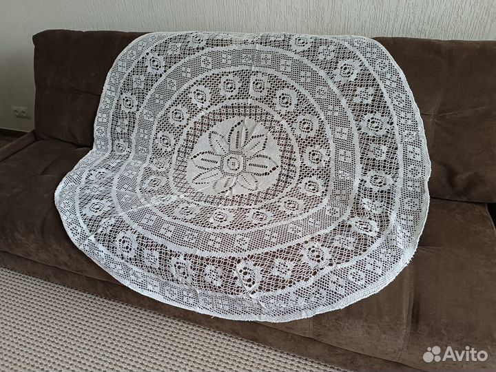 Ажурная вязаная скатерть