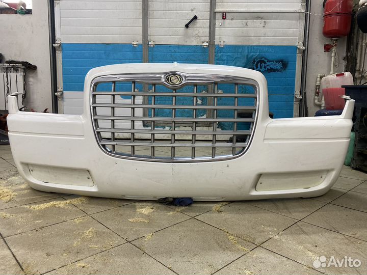 Бампер передний Крайслер 300