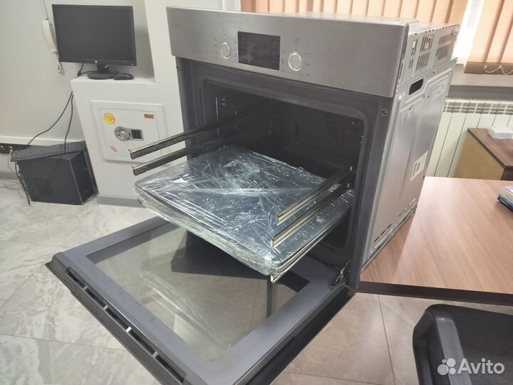 Встраиваемый духовой шкаф Bosch HBG43T350R
