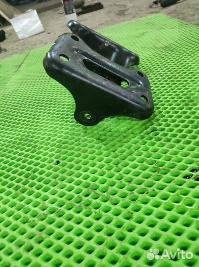 Кронштейн задней балки Peugeot 308