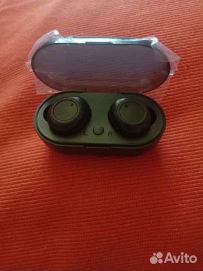 Беспроводные наушники Y50 новый