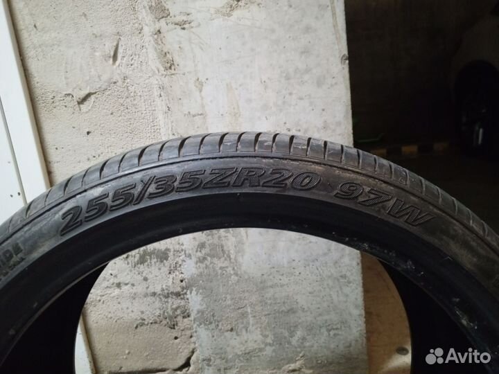 Zeta Alventi 255/35 R20