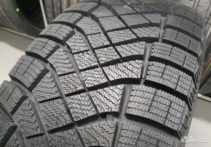 Pirelli Ice Zero FR 255/45 R20