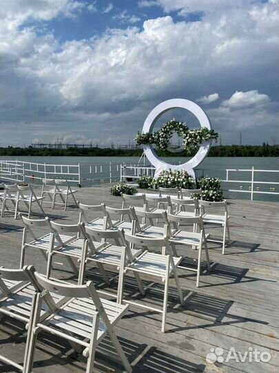 Аренда стульев и скамеек на праздник