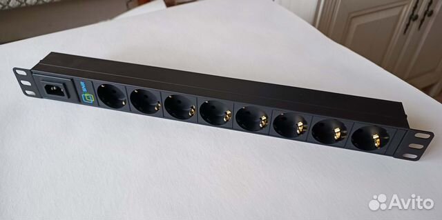 Блок розеток SNR-PDU-08S-W2