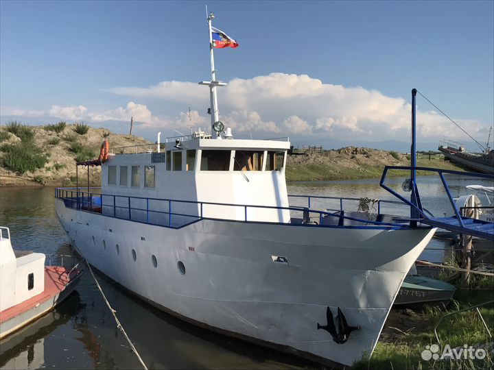 Продаётся прогулочный теплоход