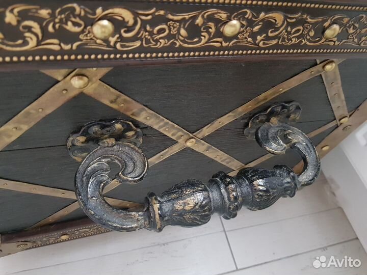 Сундук антикварный