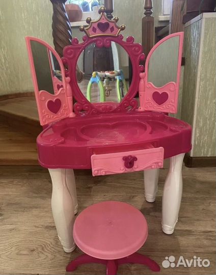 Детский туалетный столик